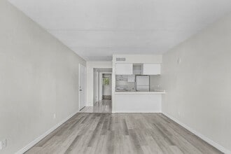 Building Photo - The Lakeside at 2315