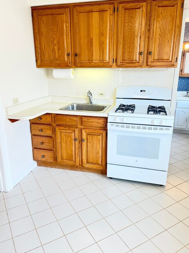 Building Photo - 1310 Wilmette Ave
