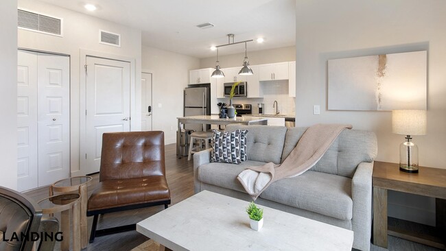 Building Photo - 5885 Lakehurst Dr