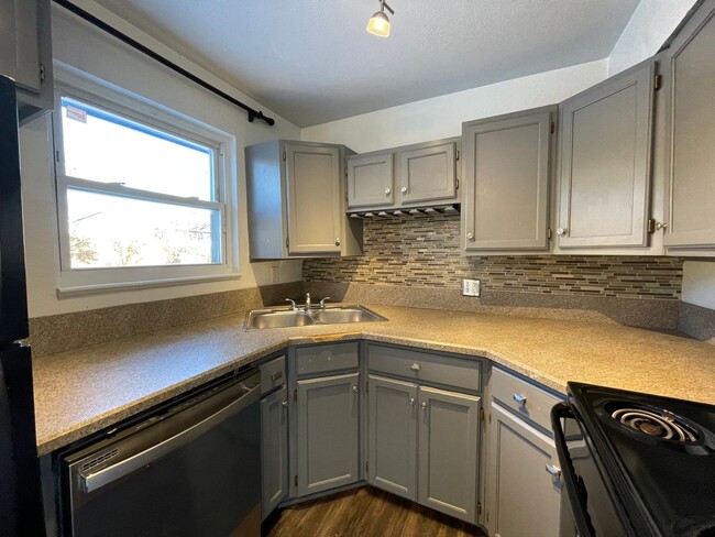 Building Photo - Cozy Tri-Level Home in Thornton! AVAILABLE...