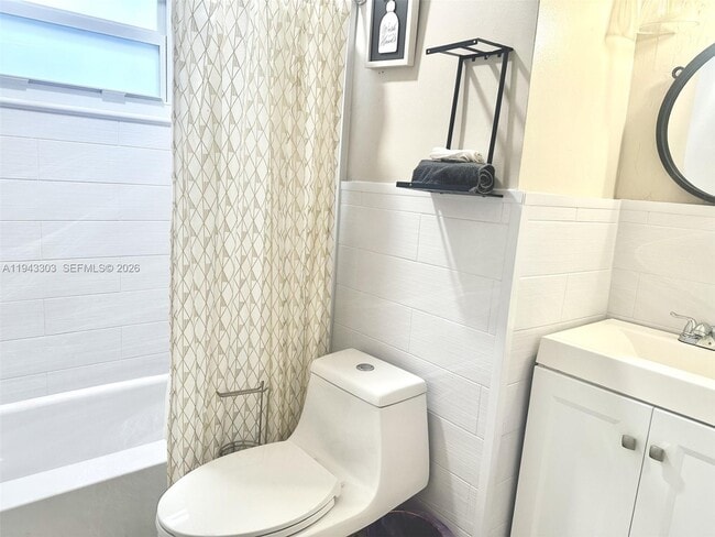 Building Photo - 7021 Scott St