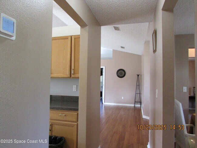 Building Photo - 534 White Plains Ave SW