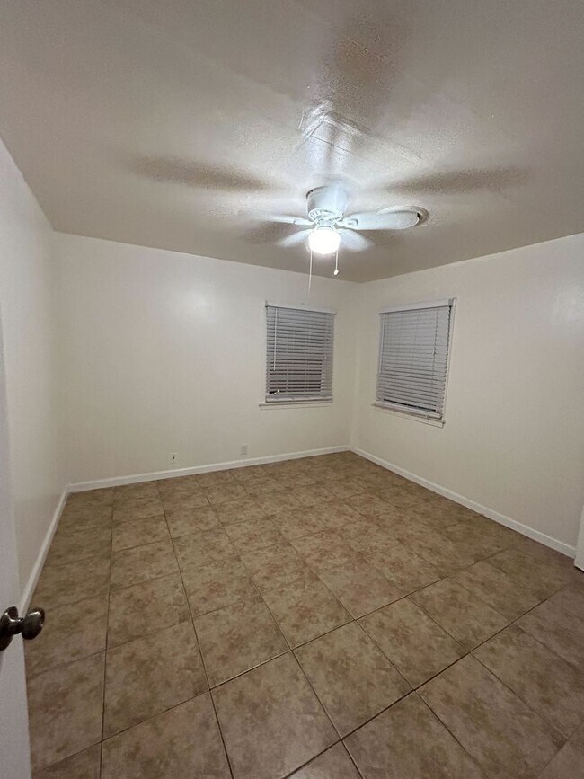 Building Photo - Cozy Home For Rent