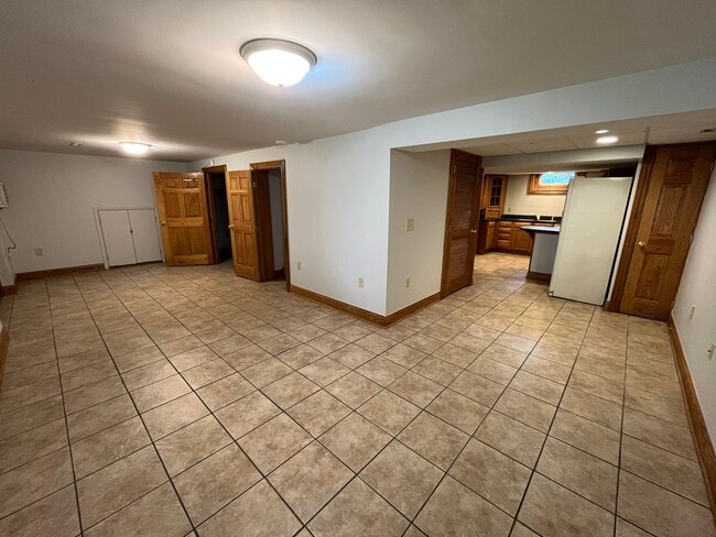 Building Photo - **RIVERFRONT 4-BEDROOM/2-BATH WITH 4-CAR GARAGE, FULL BASEMENT!!**