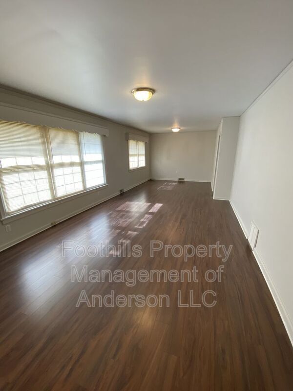 Building Photo - 401 Shannon Way