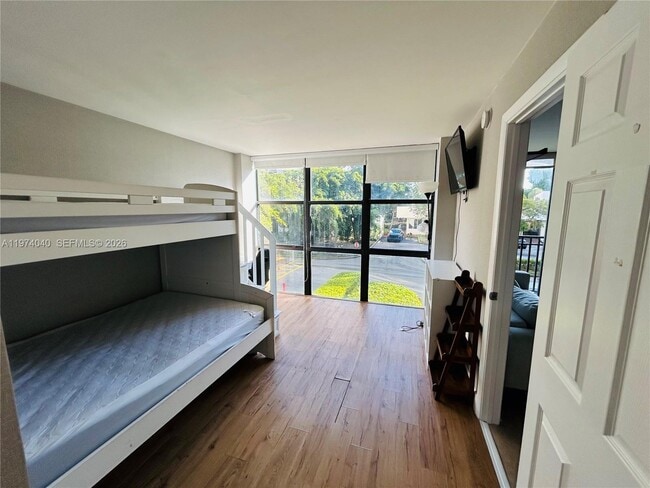 Building Photo - 17021 N Bay Rd