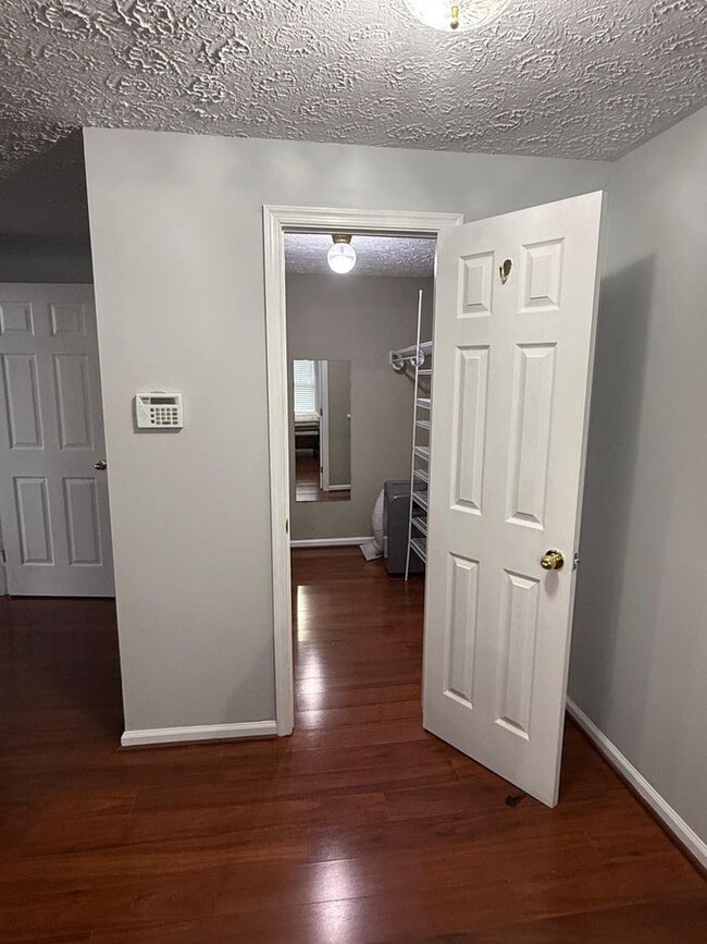 Building Photo - 8302 White Star Ct