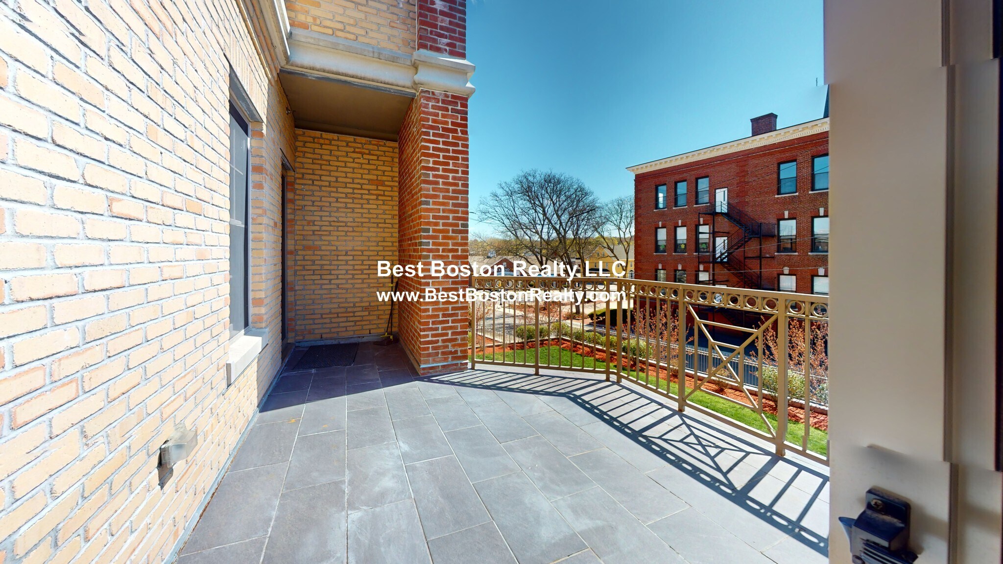 Building Photo - 286 Main St