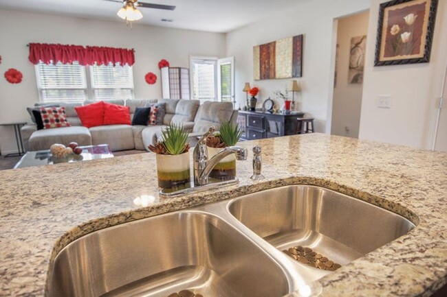 Building Photo - Beautiful Traditional Home with Downstairs...