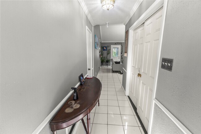 Building Photo - 10910 Vanderford Dr