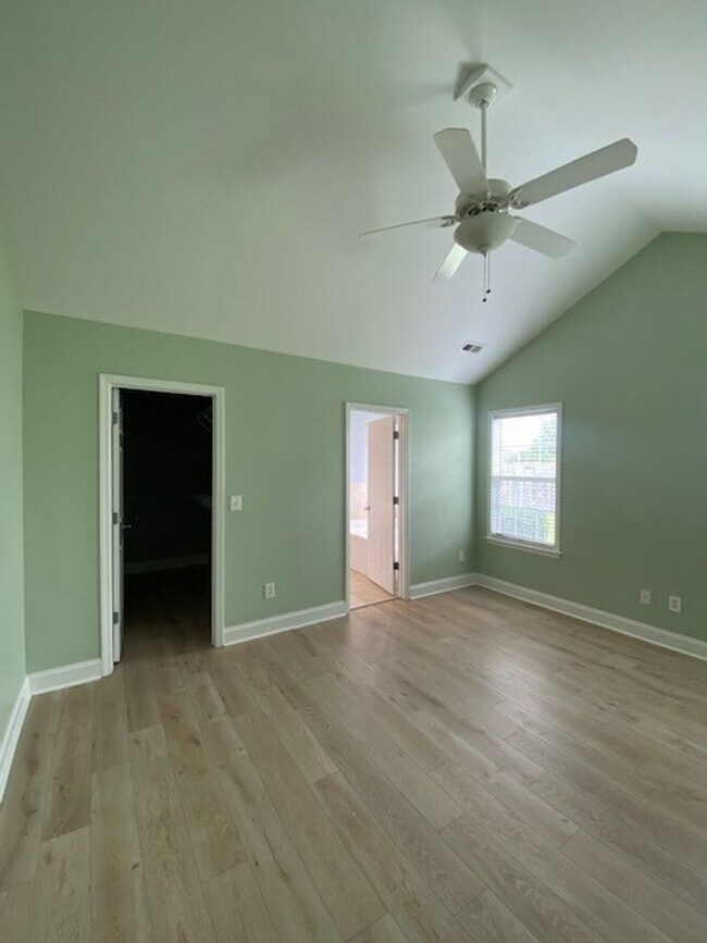 Building Photo - Welcome to this stunning 3-bedroom, 2-bathroom home located in Courntey Pines