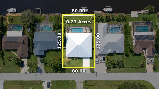 Building Photo - 314 NE Surfside Ave