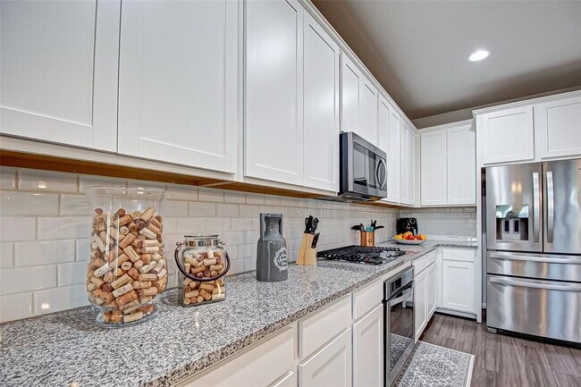 Building Photo - 23811 Via Viale Dr