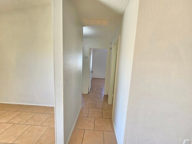 Building Photo - 2 Bed 1 Bath Spacious Apartment in Mesa