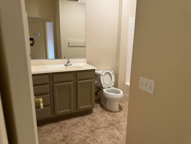 Building Photo - 78305 Estancia Dr