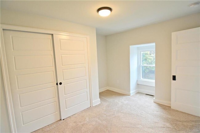 Building Photo - 147 Lachenour Ave