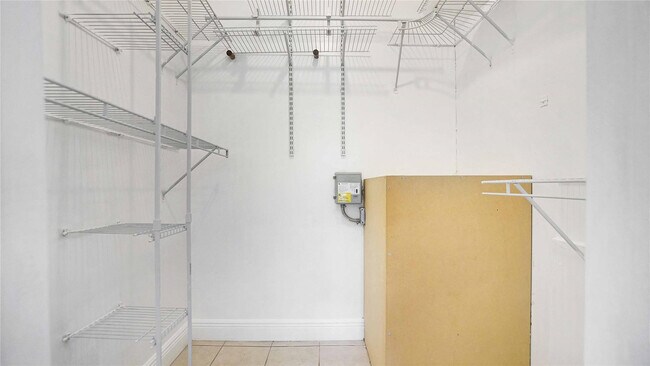 Building Photo - 3111 Oakland Shores Dr