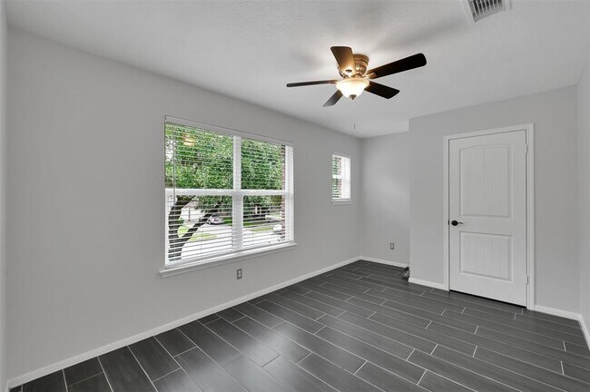 Building Photo - 12652 Pine Bush Dr