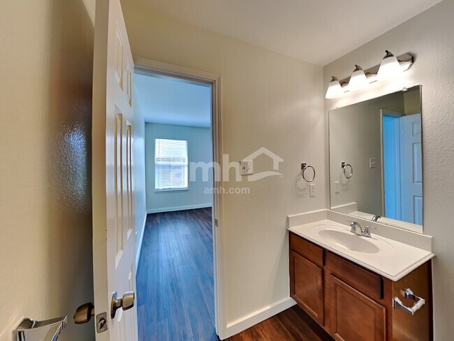 Building Photo - 803 Windflower Dr