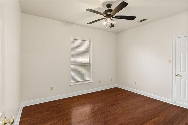 Building Photo - 421 E Honors Point Ct