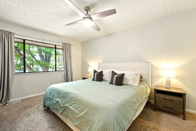 Building Photo - Welcome to Your New Home in the Heart of Denver!