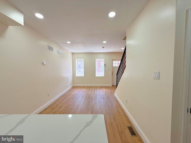 Building Photo - 2762 Martha St