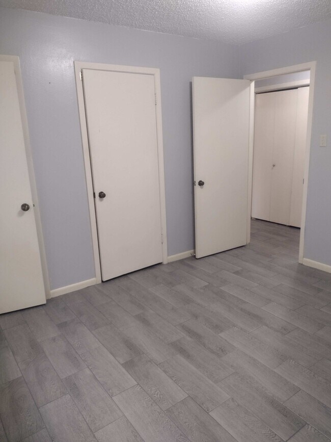 Building Photo - 529 Broad St