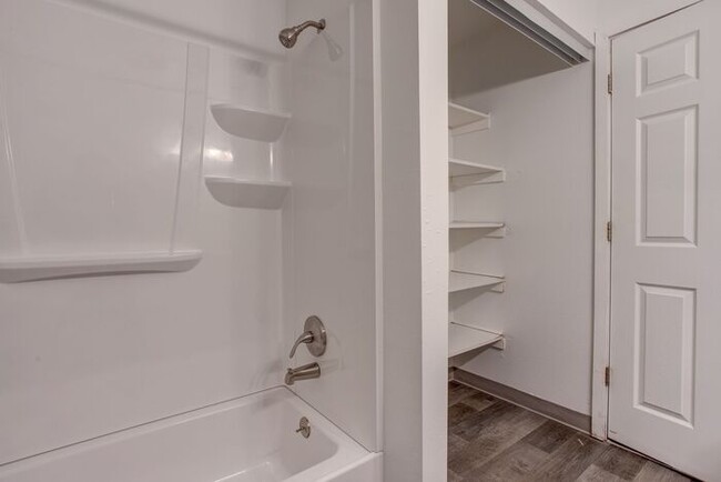 Building Photo - 2-Bed Has EVERYTHING YOU NEED!! Ask About ...
