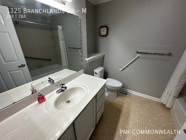 Building Photo - 1325 Branchlands Dr