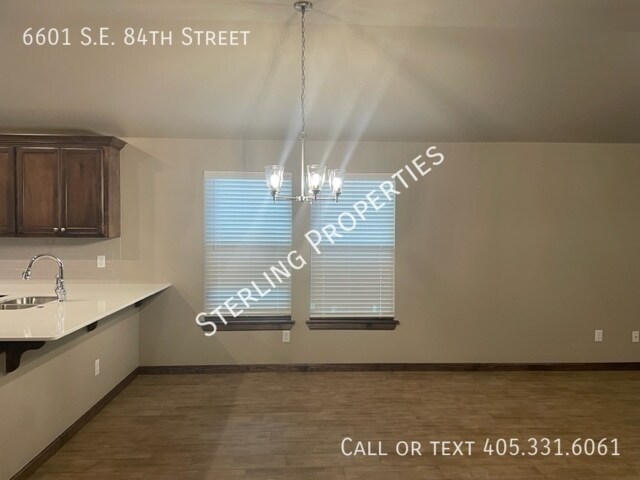 Building Photo - 6601 SE 84th St