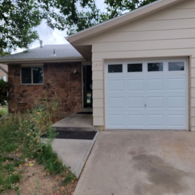 Primary Photo - 3 Bedroom, 1 Bath, Oversized Garage, Centr...