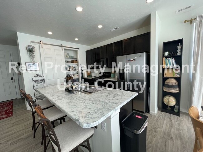 Building Photo - 290 N 1630 W