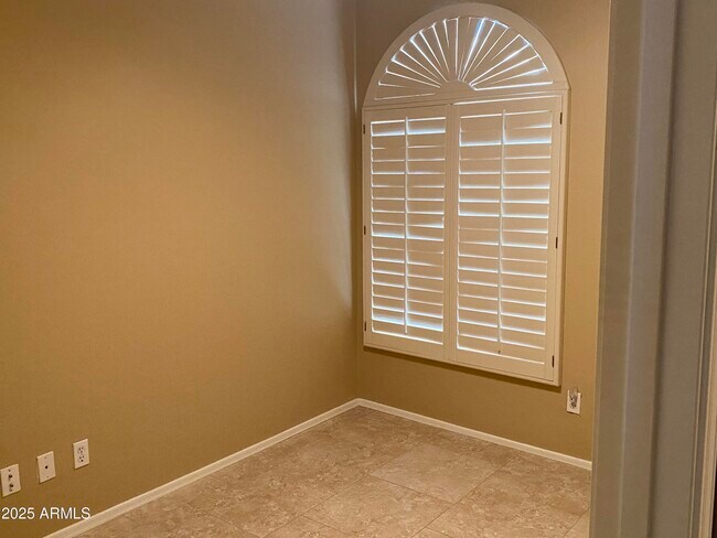 Building Photo - 320 S 70th St