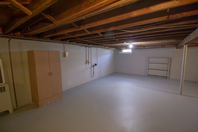 Building Photo - 2 BD 1BA Shaker Schools
