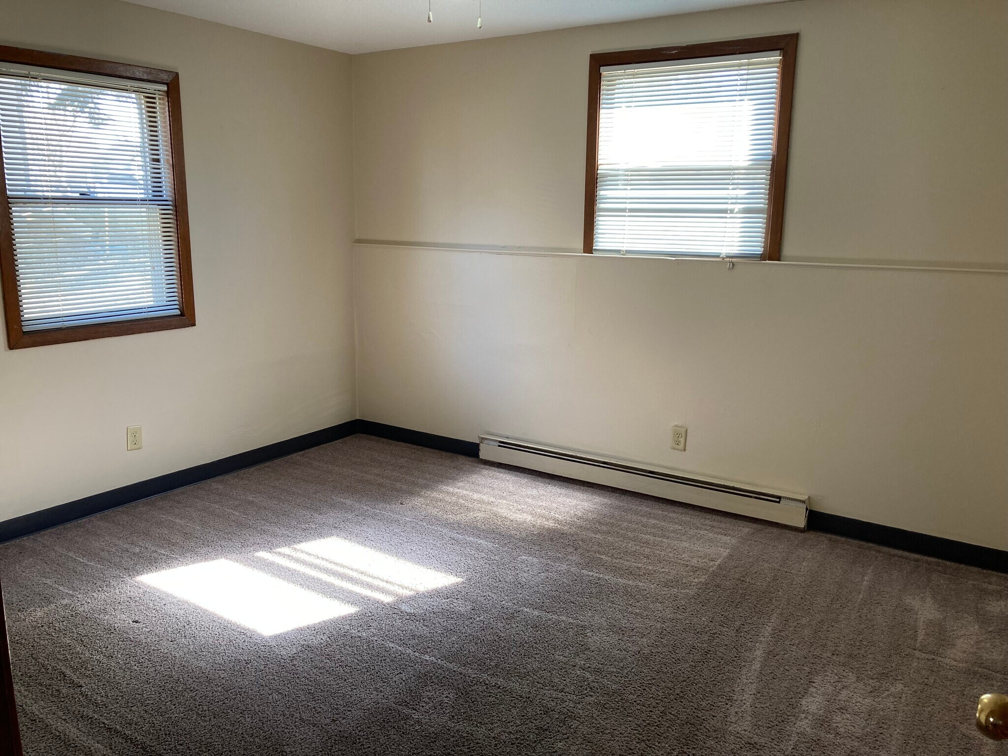 Building Photo - 1812 E 6th St