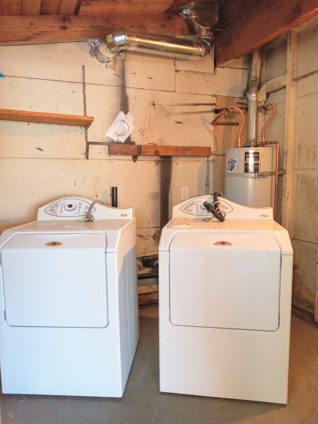 Building Photo - Refurbished 3bd Single Story House With Carport & Large Yards