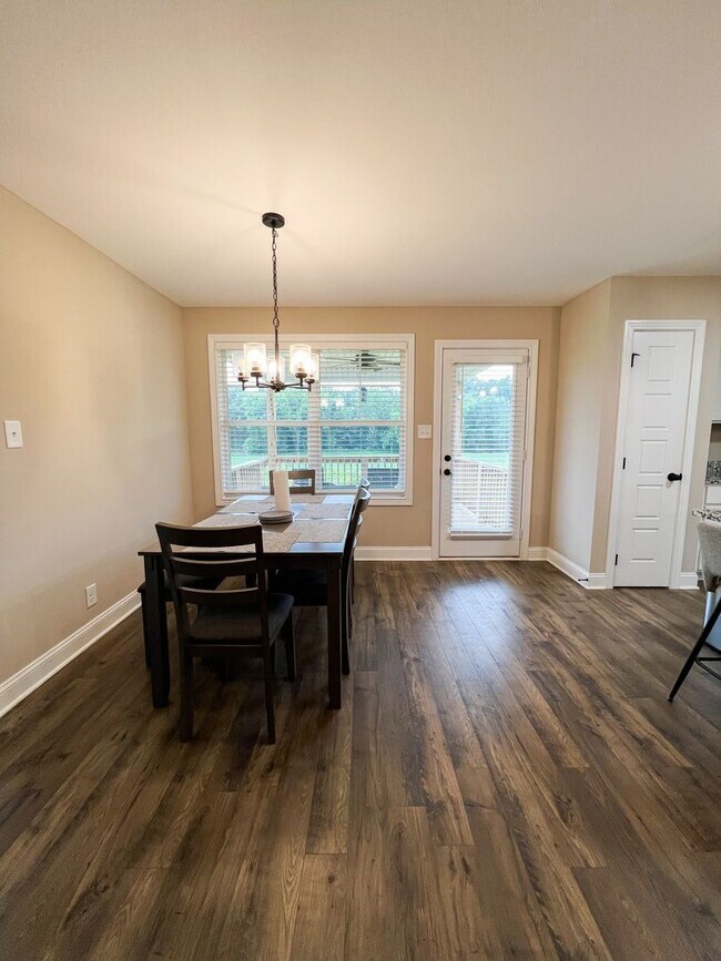 Building Photo - Move-In Specials Available! Beautiful Sing...