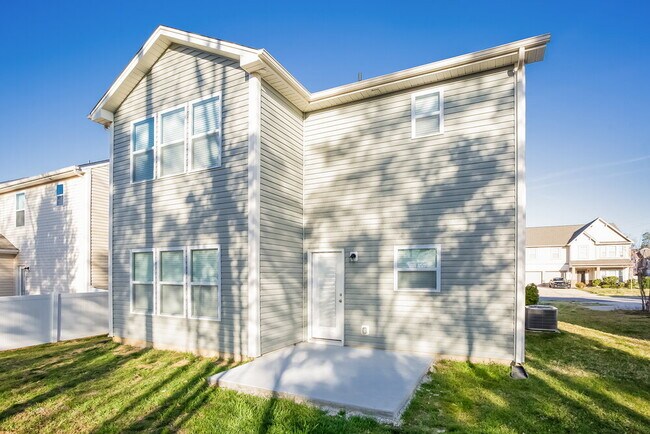 Building Photo - 3378 Saddlebrook Dr