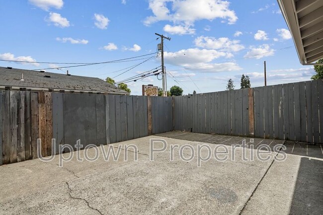 Building Photo - 130 N 4th Ave