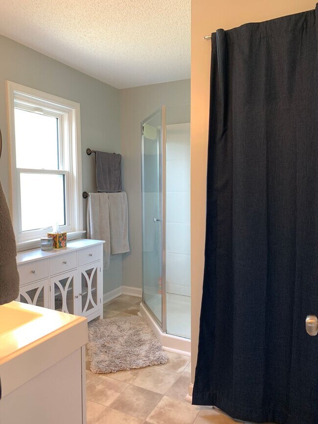 Building Photo - Fantastic Renovated Residence, Large Yard,...