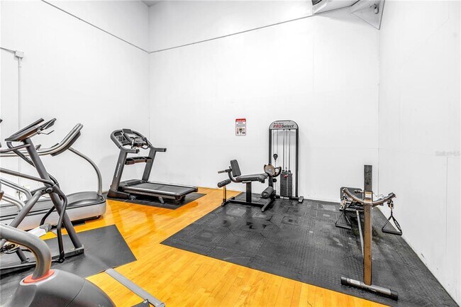 Building Photo - 1400 Gandy Blvd N