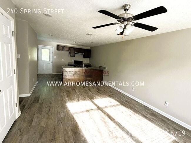 Building Photo - 240 Spring St