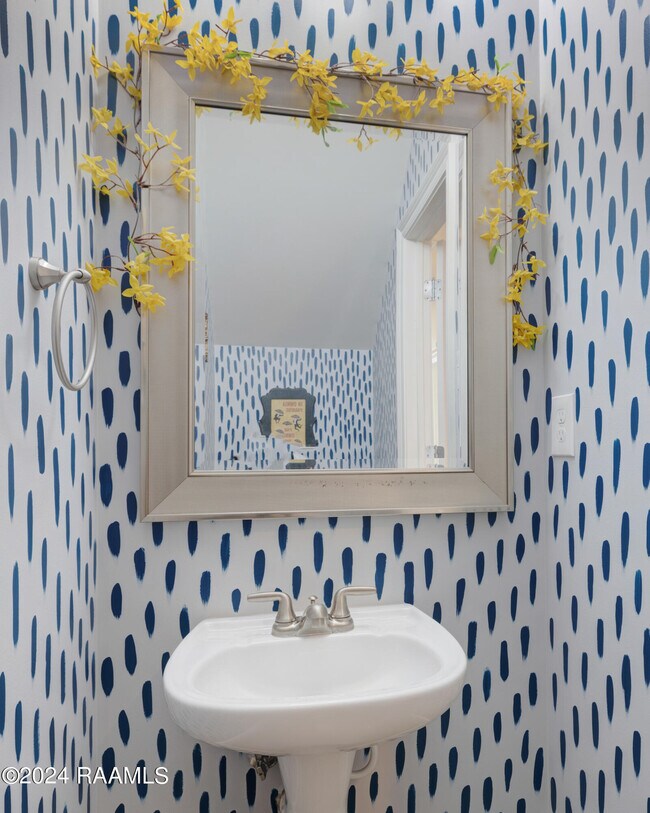 Building Photo - 416 Row 3