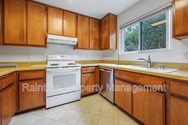 Building Photo - 1388 Hygeia Ave