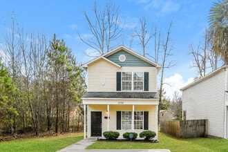 Building Photo - Lovely 2 Story Home