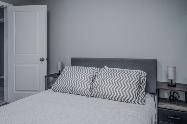 Building Photo - 3407 Venice Ave