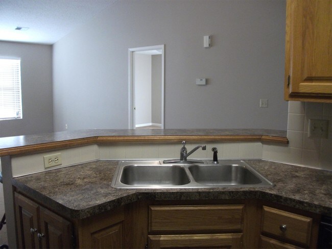 Building Photo - 2901 Russel Ct