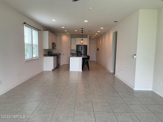 Building Photo - 816 Redtail Ln
