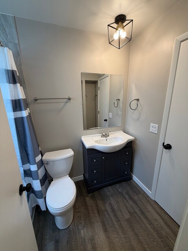 Building Photo - 109 Hickory Dr