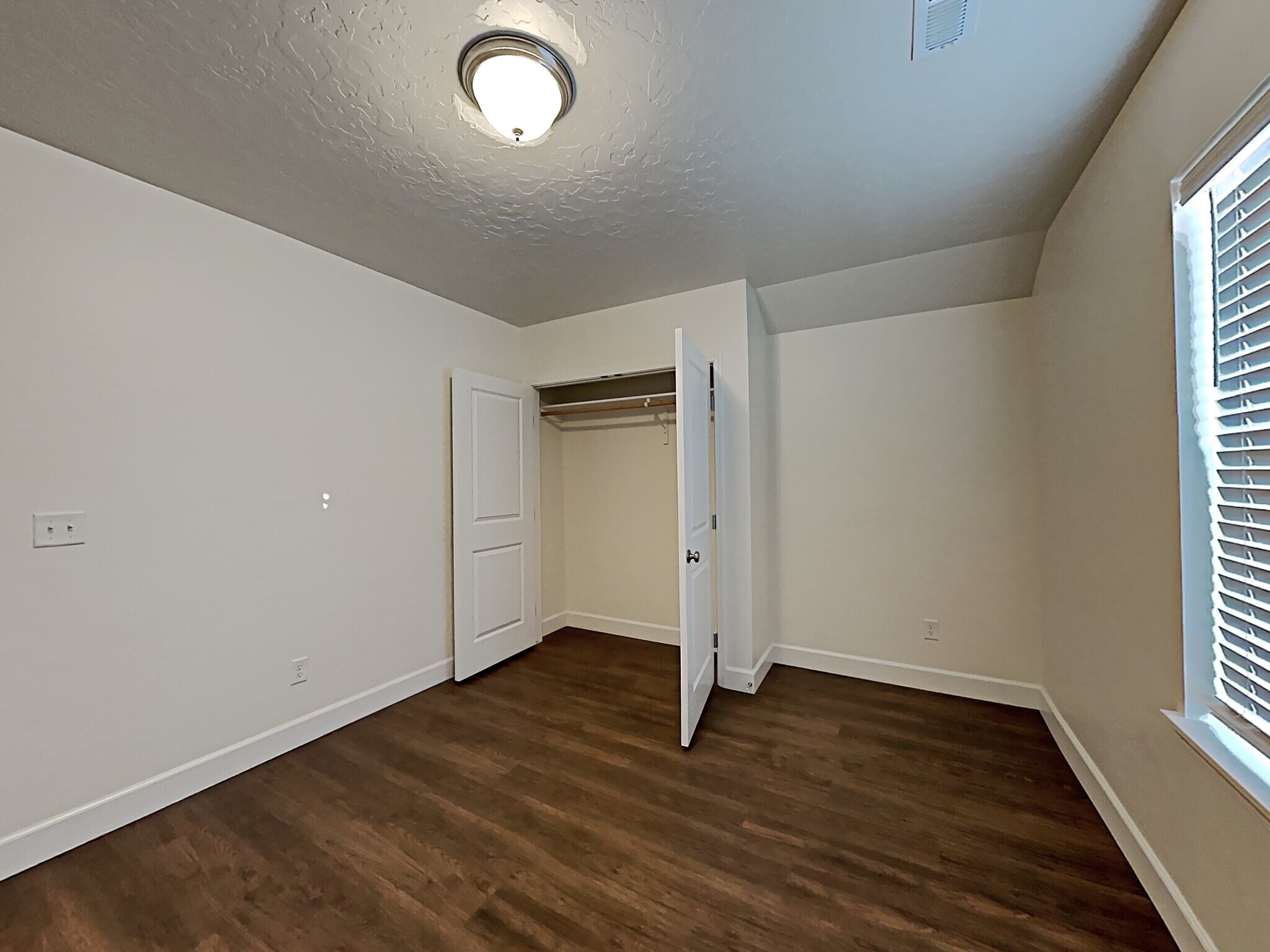 Building Photo - 400 E Sicily Dr